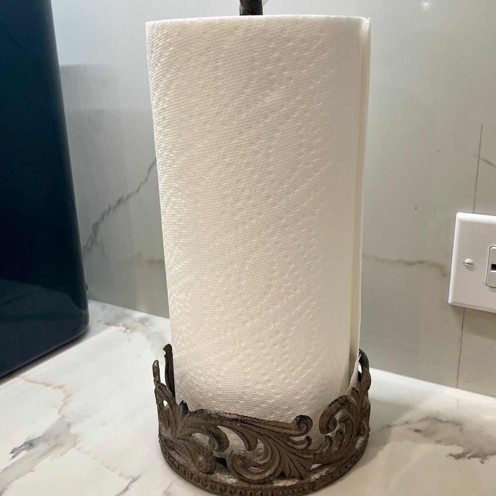 ‼️Sold‼️GG Acanthus Paper Towel Holder